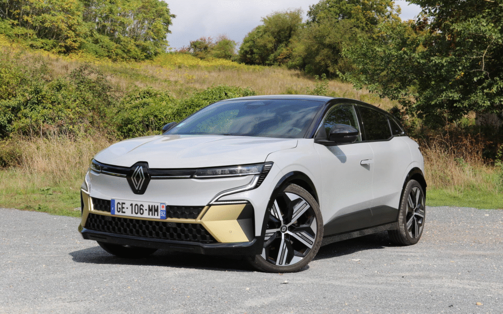 Nouvelle Renault Mégane E-Tech électrique couleur grise.